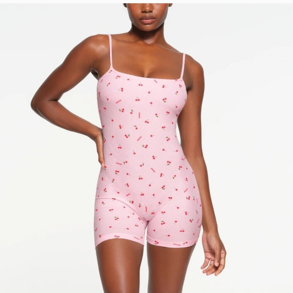 skims soft lounge cherry blossom cherry print onesie - Picture 5 of 13